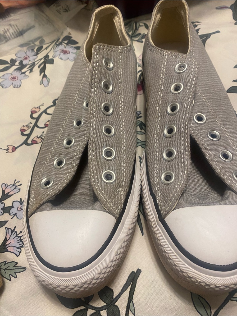 Women’s Converse Low-Top Sneaker in light grey - i have shoe laces I will send